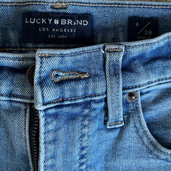 🍀Lucky Brand Jeans🍀 - Picture 1 of 2